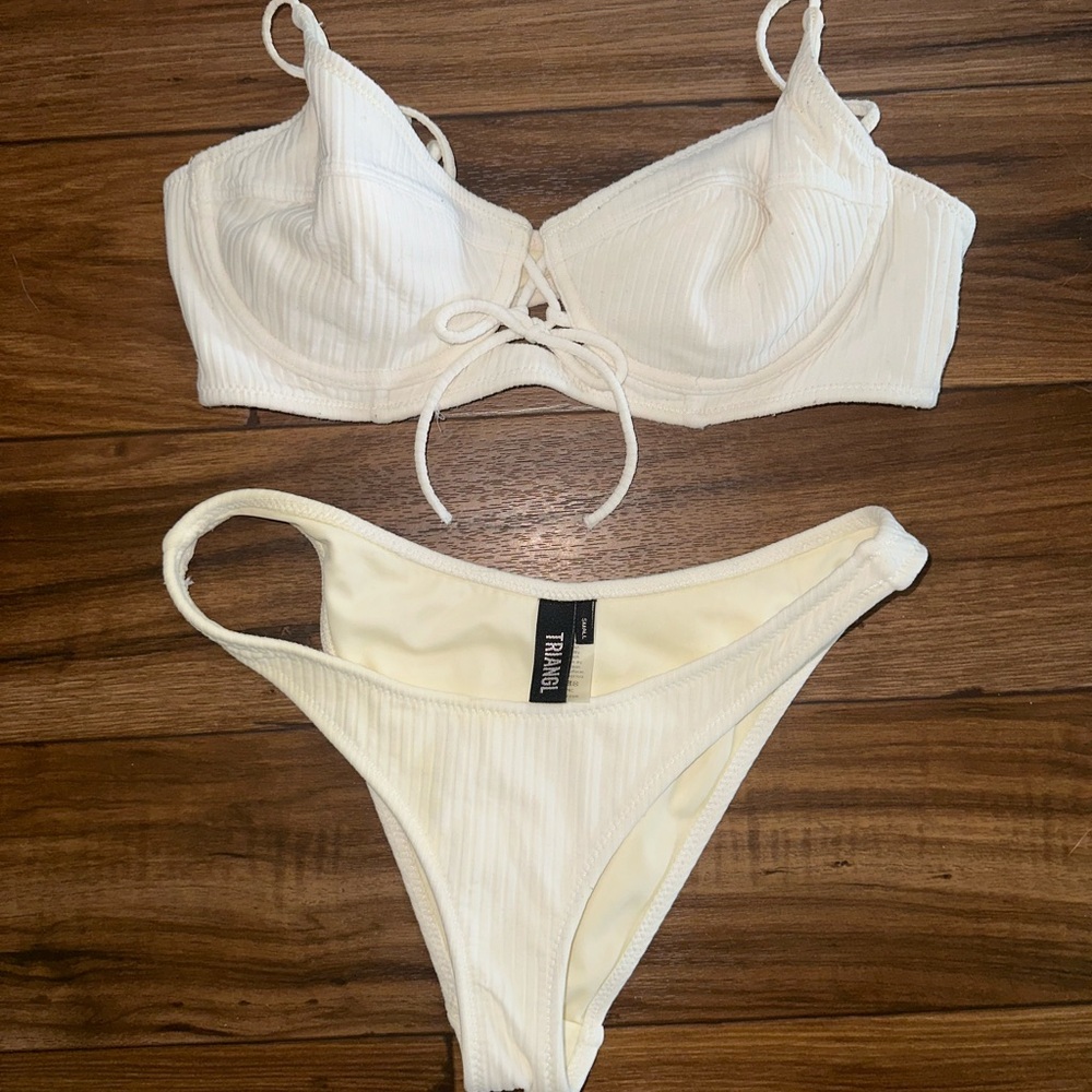 Triangl White Ribbed Bikini Set